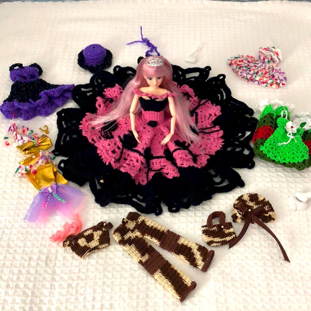 Nice doll with 6 crochet sets 30 cm doll with 20 joints and long hair